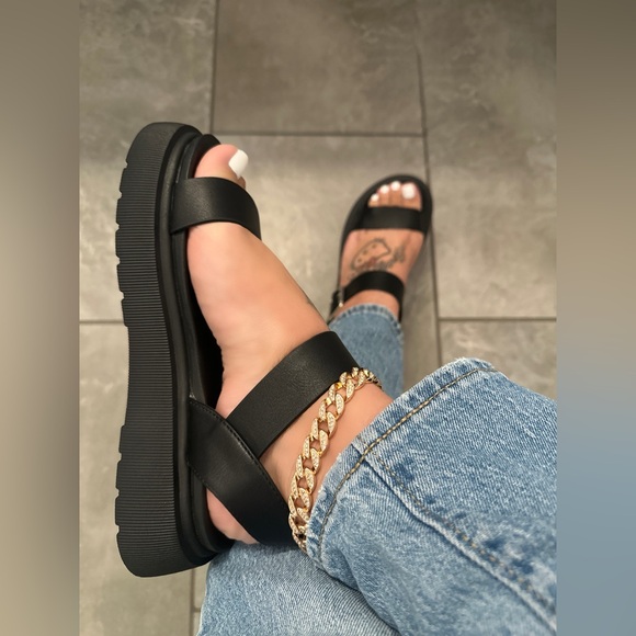 Shoes - Women's Black Chunky Platform Sandals